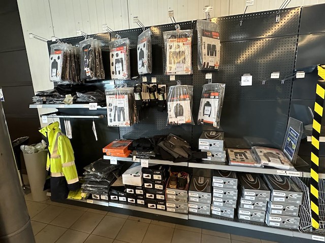 Lot kleding & veiligheidsschoenen - afbeelding 1 van  6