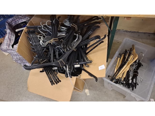 Lot kleerhangers - afbeelding 1 van  1