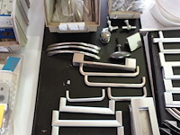 Lot klinken, handgrepen, scharnieren, kapstokken - afbeelding 10 van  13