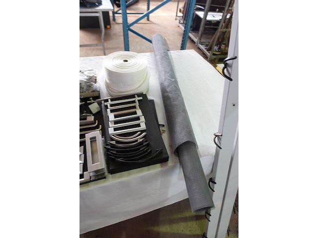 Lot klinken, handgrepen, scharnieren, kapstokken - afbeelding 13 van  13