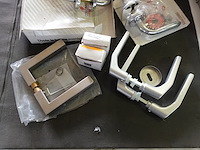 Lot klinken, handgrepen, scharnieren, kapstokken - afbeelding 3 van  13