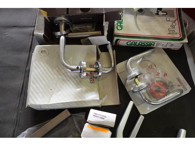 Lot klinken, handgrepen, scharnieren, kapstokken - afbeelding 4 van  13