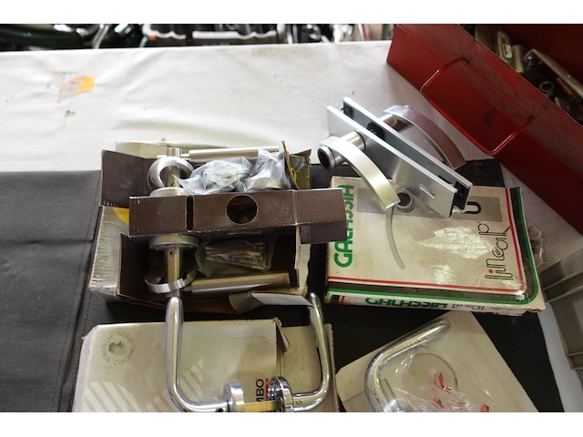 Lot klinken, handgrepen, scharnieren, kapstokken - afbeelding 5 van  13