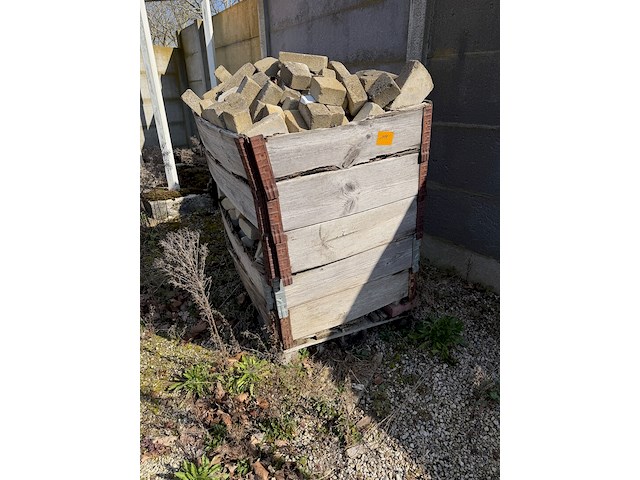 Lot klinkers in cirkel - afbeelding 1 van  1