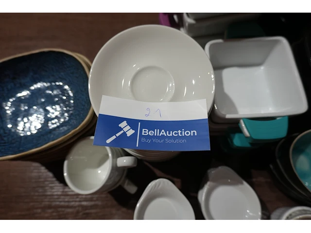 Lot koffietassen, aperitiefschaaltjes, ovenschoteltjes en sauskommetjes - afbeelding 4 van  11