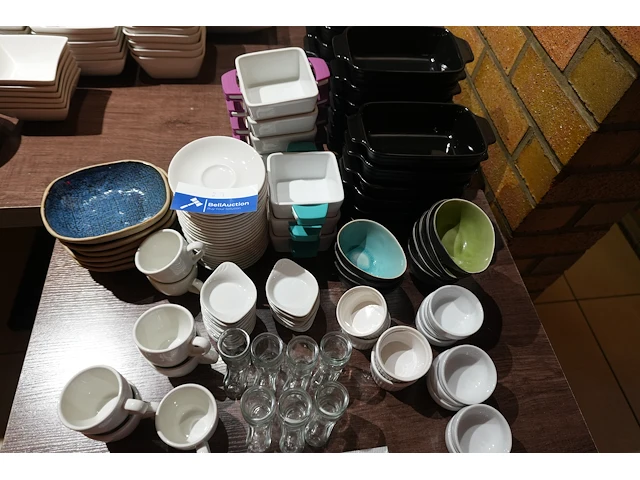 Lot koffietassen, aperitiefschaaltjes, ovenschoteltjes en sauskommetjes - afbeelding 5 van  11