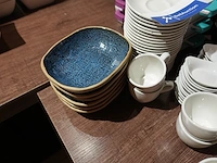 Lot koffietassen, aperitiefschaaltjes, ovenschoteltjes en sauskommetjes - afbeelding 7 van  11