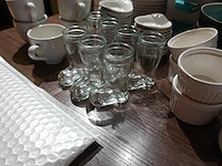 Lot koffietassen, aperitiefschaaltjes, ovenschoteltjes en sauskommetjes - afbeelding 11 van  11