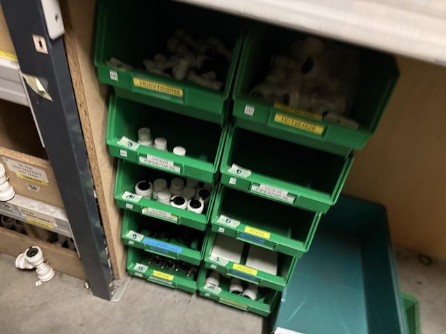 Lot kogelkranen / sluitingen & koppelstukken - afbeelding 5 van  25