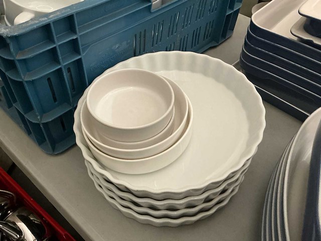 Lot kommen, schotels en schalen - afbeelding 3 van  12