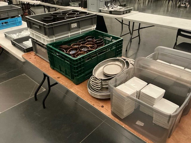 Lot kommetjes, schaaltjes, bordjes en potjes - afbeelding 1 van  13