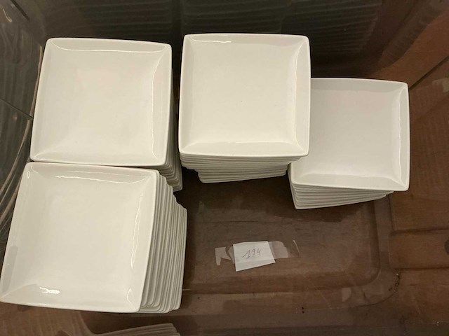 Lot kommetjes, schaaltjes, bordjes en potjes - afbeelding 6 van  13