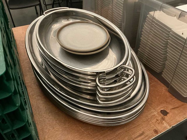 Lot kommetjes, schaaltjes, bordjes en potjes - afbeelding 8 van  13