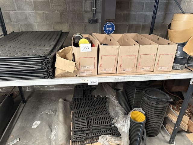 Lot koppelstukken & pvc panelen - afbeelding 1 van  4