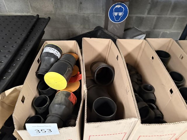 Lot koppelstukken & pvc panelen - afbeelding 3 van  4