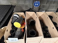Lot koppelstukken & pvc panelen - afbeelding 3 van  4