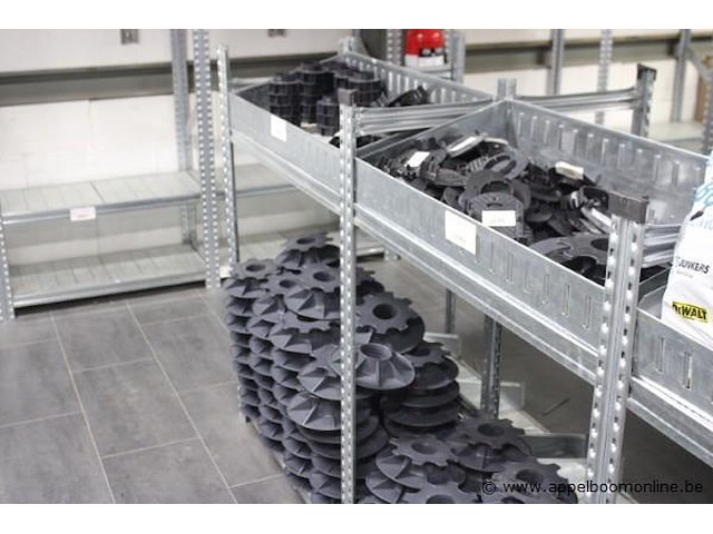 Lot kunststof onderdelen - afbeelding 2 van  3