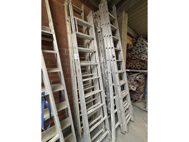 Lot ladders - afbeelding 1 van  2