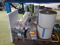 Lot laminaat voor vloer en wanden - afbeelding 1 van  9