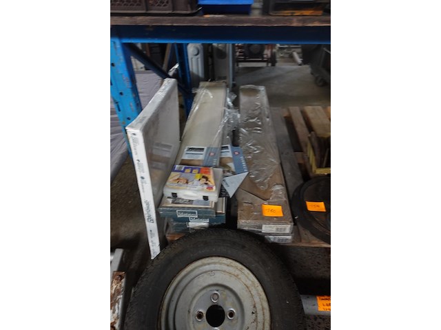 Lot laminaat voor wanden en vloeren - afbeelding 1 van  6