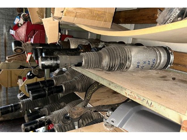 Lot land rover auto onderdelen op linkse rek - afbeelding 4 van  9