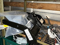 Lot land rover auto onderdelen op linkse rek - afbeelding 6 van  9