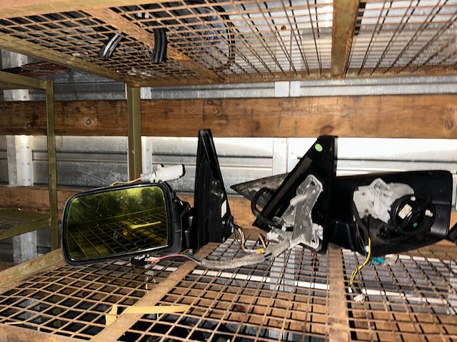 Lot land rover auto onderdelen op middenste rek - afbeelding 1 van  8