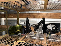 Lot land rover auto onderdelen op middenste rek - afbeelding 1 van  8