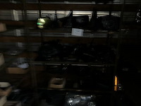 Lot land rover auto onderdelen op middenste rek - afbeelding 3 van  8