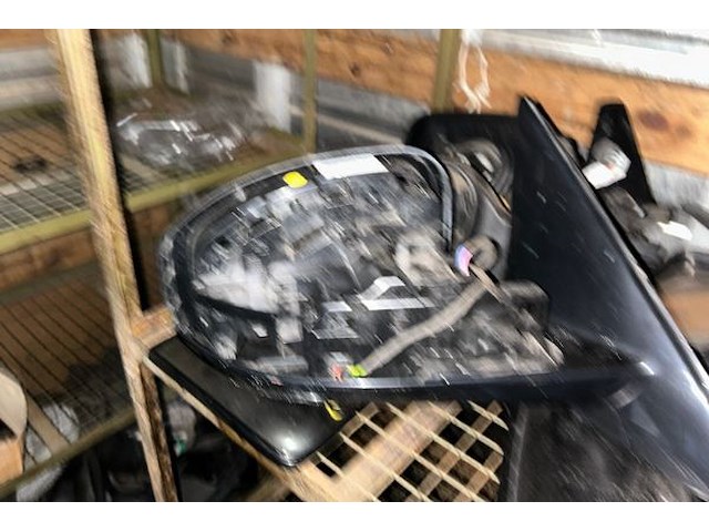 Lot land rover auto onderdelen op middenste rek - afbeelding 4 van  8