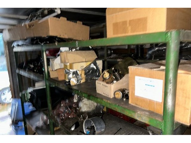 Lot land rover auto onderdelen op middenste rek - afbeelding 5 van  8