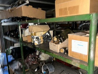 Lot land rover auto onderdelen op middenste rek - afbeelding 5 van  8