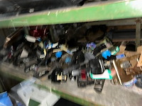 Lot land rover auto onderdelen op middenste rek - afbeelding 7 van  8