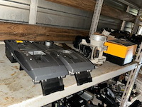 Lot land rover auto onderdelen op rechter rek - afbeelding 2 van  11