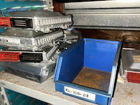 Lot land rover auto onderdelen op rechter rek - afbeelding 3 van  11