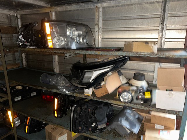 Lot land rover auto onderdelen op rechter rek - afbeelding 1 van  11