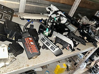 Lot land rover auto onderdelen op rechter rek - afbeelding 11 van  11