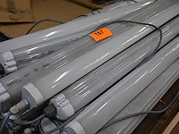 Lot led verlichtingsarmaturen - afbeelding 1 van  2