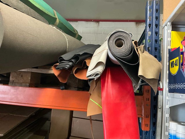 Lot leder en vulling - afbeelding 1 van  2