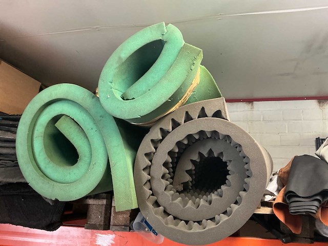 Lot leder en vulling - afbeelding 2 van  2