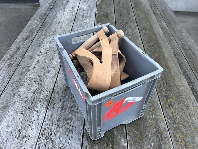 Lot lederen glasdragers - afbeelding 1 van  3