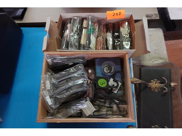 Lot leesbrillen - afbeelding 1 van  3