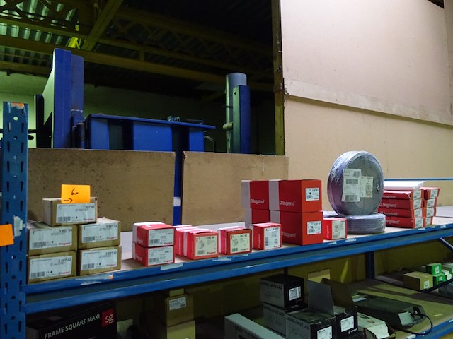 Lot legrand - afbeelding 1 van  16