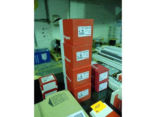 Lot legrand - afbeelding 10 van  17