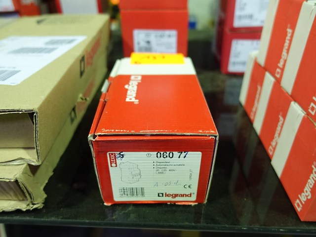Lot legrand - afbeelding 12 van  17