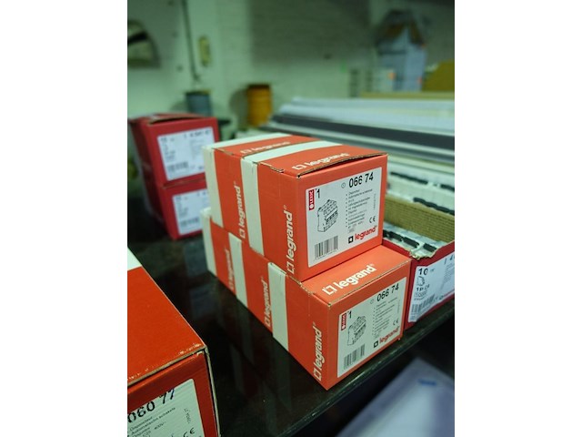 Lot legrand - afbeelding 14 van  17