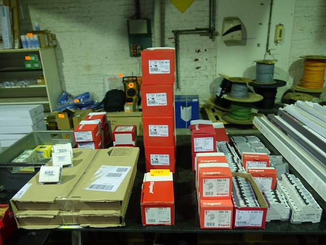 Lot legrand - afbeelding 1 van  17