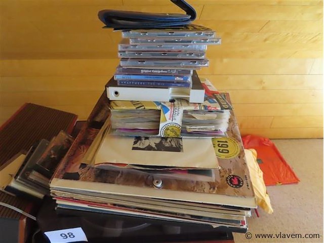 Lot lp, cassette, hifi en roltafeltje - afbeelding 2 van  3