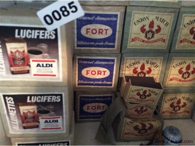Lot lucifers - afbeelding 2 van  2