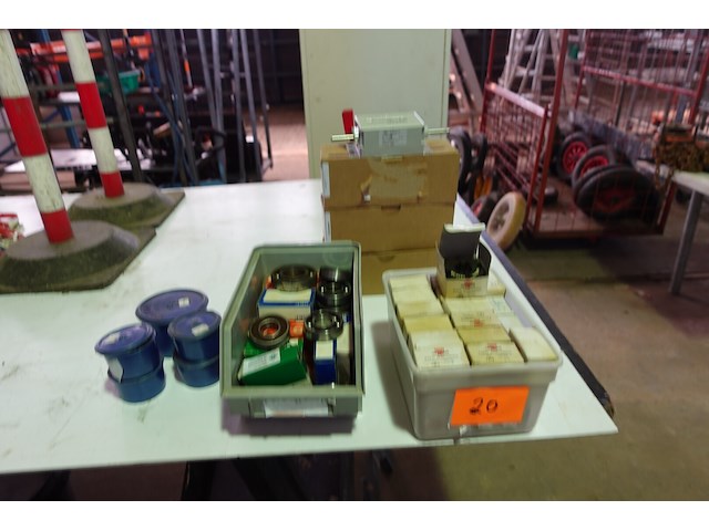 Lot machine- onderdelen (rollagers, asverwijderaars voor poelie…) - afbeelding 1 van  12